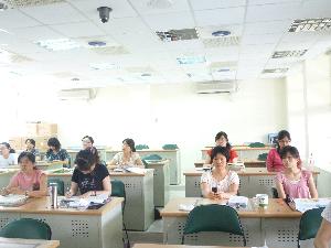 教師們專心聽講100.6.15，開新視窗